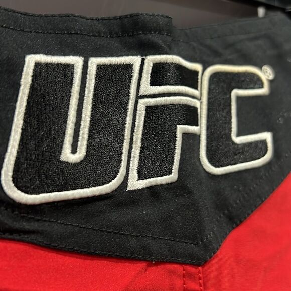 🔥🔥 UFC Ultimate Fighting Championship Red Training Shorts Men Sz 36 - PERFECT - Picture 10 of 13